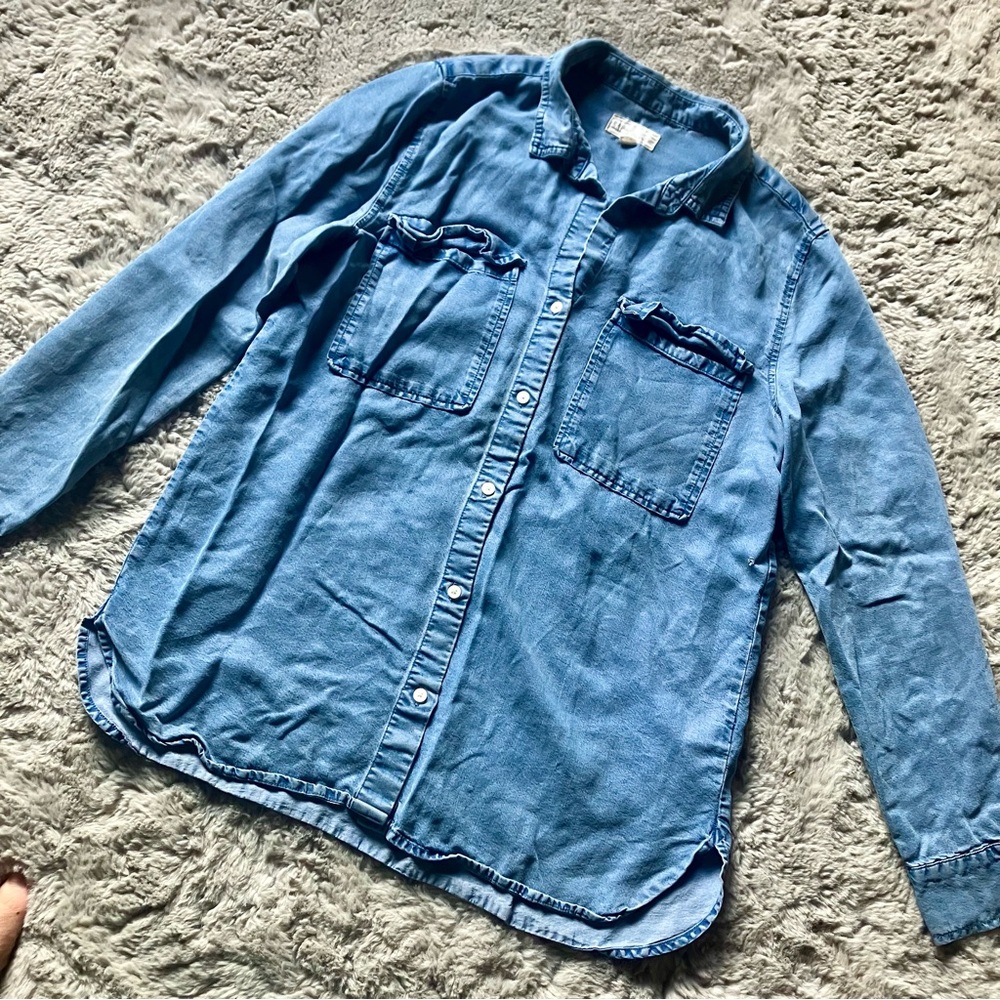 Gap Boyfriend fit denim button down top, small.